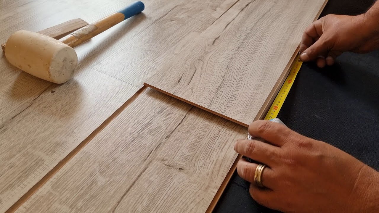 Montare parchet pe pardoseala lemn pe ponton. 