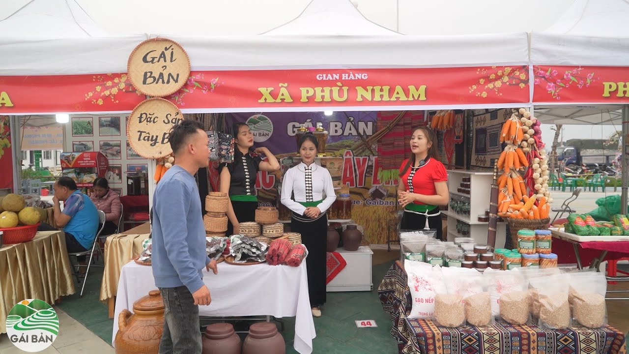 Vợ Chồng A Tú bán hàng chợ Tết - Toàn đặc sản Mường Lò cùng các cô gái Thái