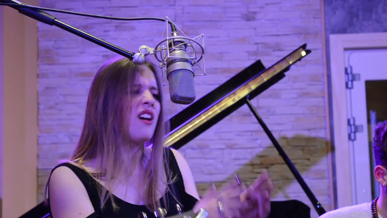 Nina - Kiss (Prince) - Acoustic Live Version