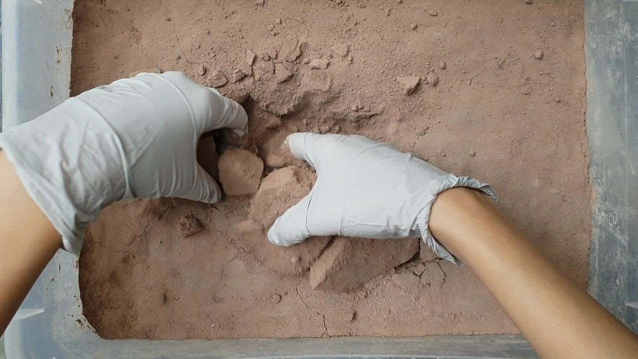 ASMR - soft Red dirt crumble out of container + water mixing