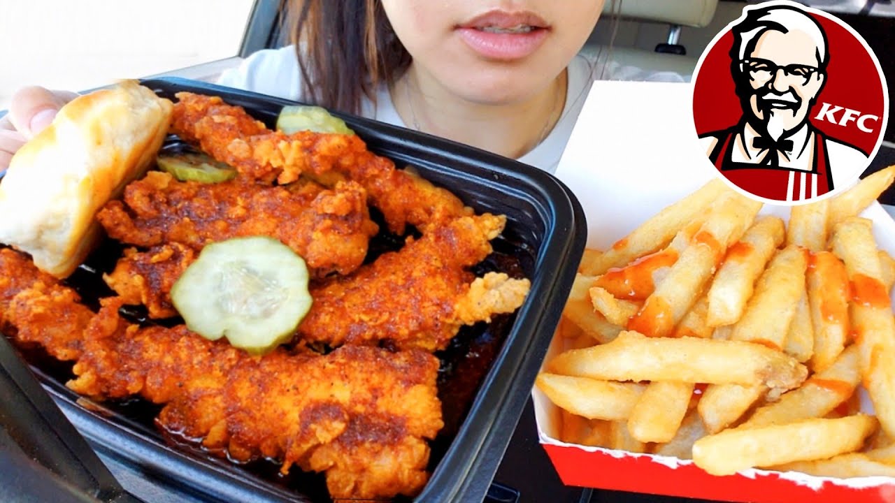 ASMR EATING SOUNDS KFC CAR MUKBANG NASVILLE HOT CHICKEN TENDERS MAC N CHEESE 먹방 NO TALKING TWILIGHT
