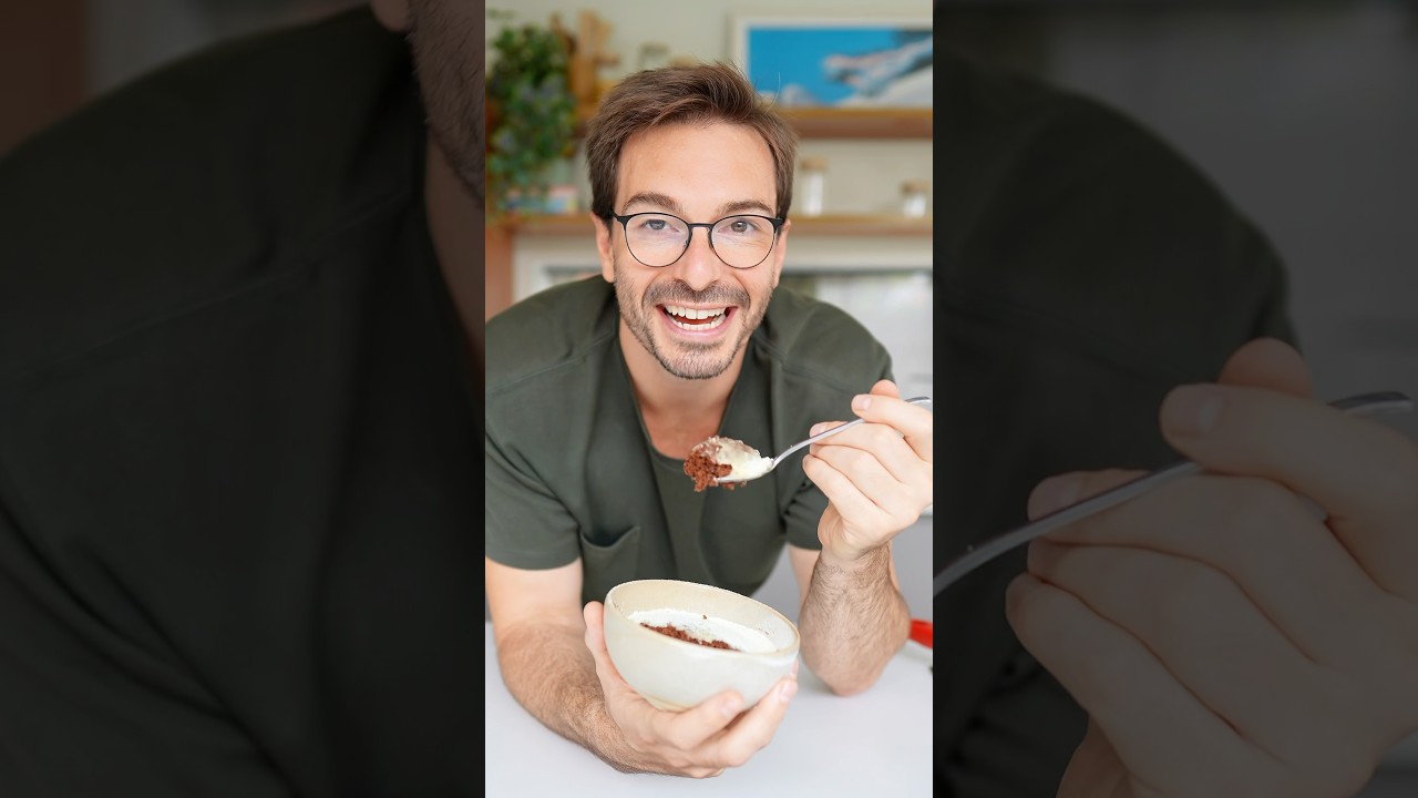 BOLO SAUD&Aacute;VEL EM 1 MINUTO (sem banana) E COM CALDA PROTEICA #receitas
