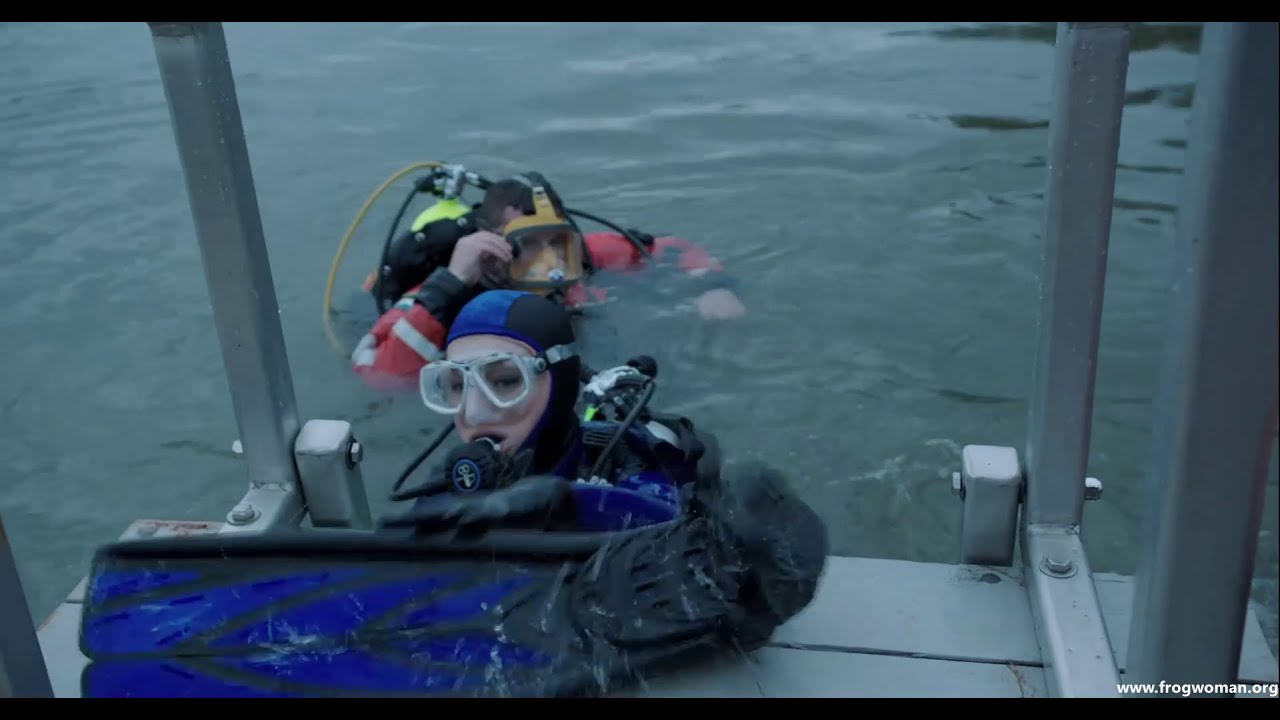A female detective in a wetsuit VS Arnold Schwarzenegger!?!