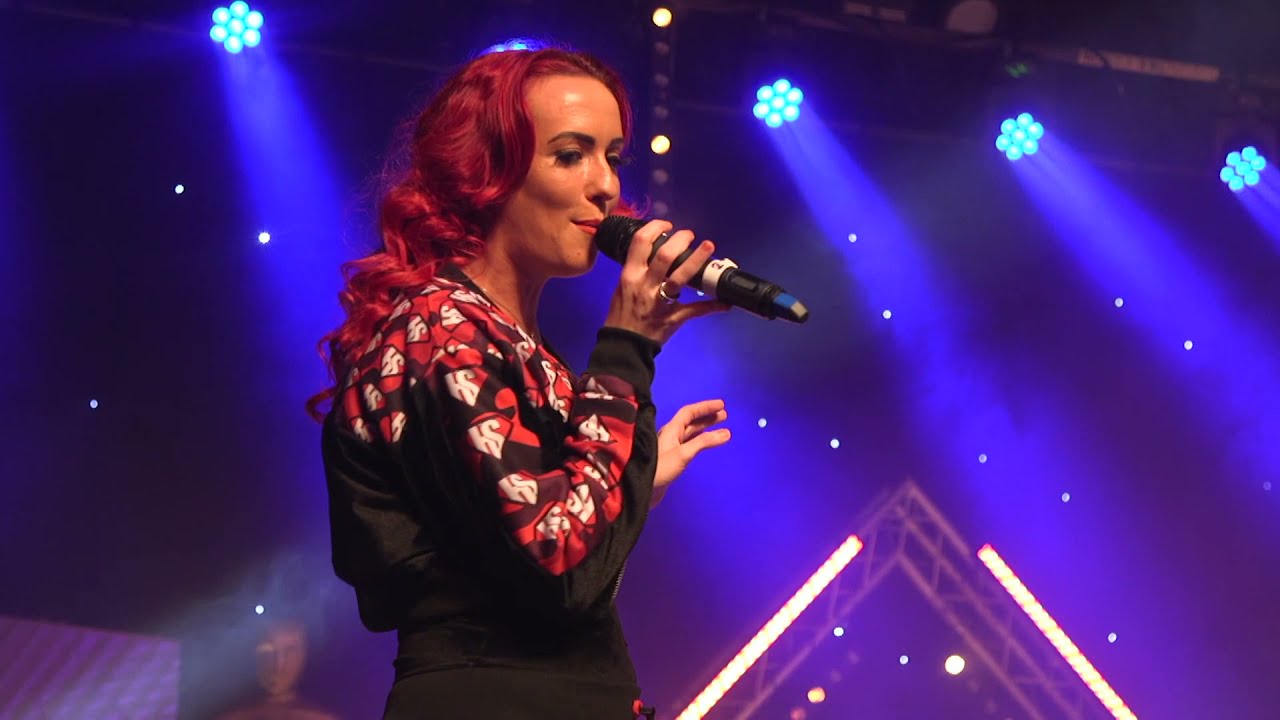 HE KNOWS SHE KNOWS - LIVE @ THE NATIONAL ENTERTAINMENT AWARDS 2021 - ONE KISS MASHUP
