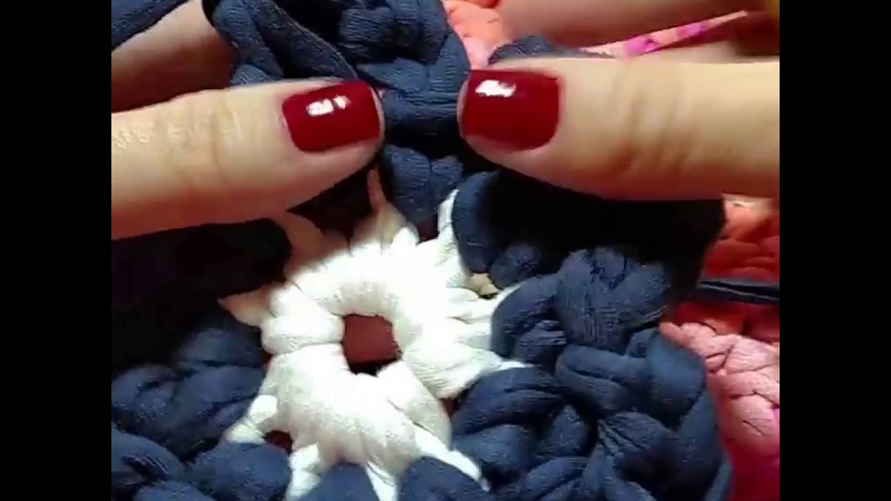 Flor de crochê com fio de malha