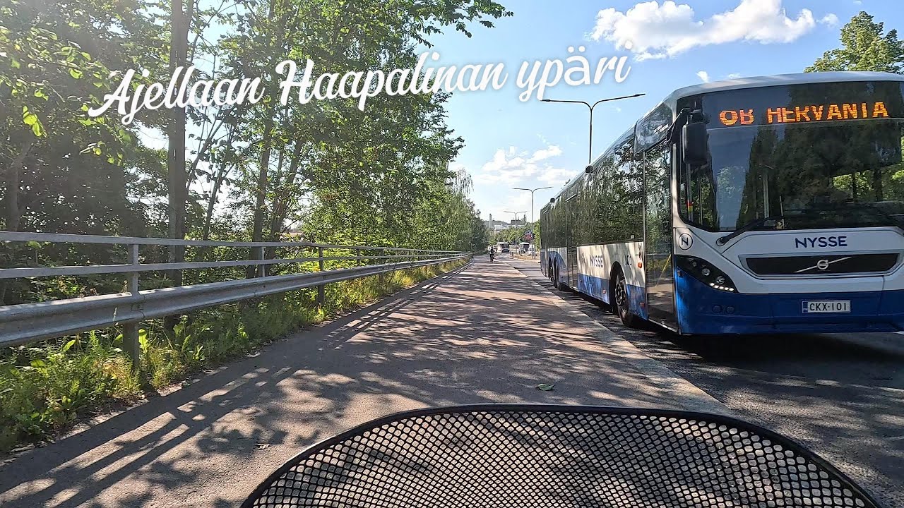 Haapalinna 3/3,  Kesäinen mopoajelu maaseudulla – vihreät maisemat ja kirkas keli
