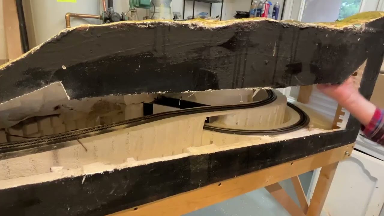 Opening up the Tunnel Access on my Scenic Ridge N-Scale Layout--modifying the foam supports