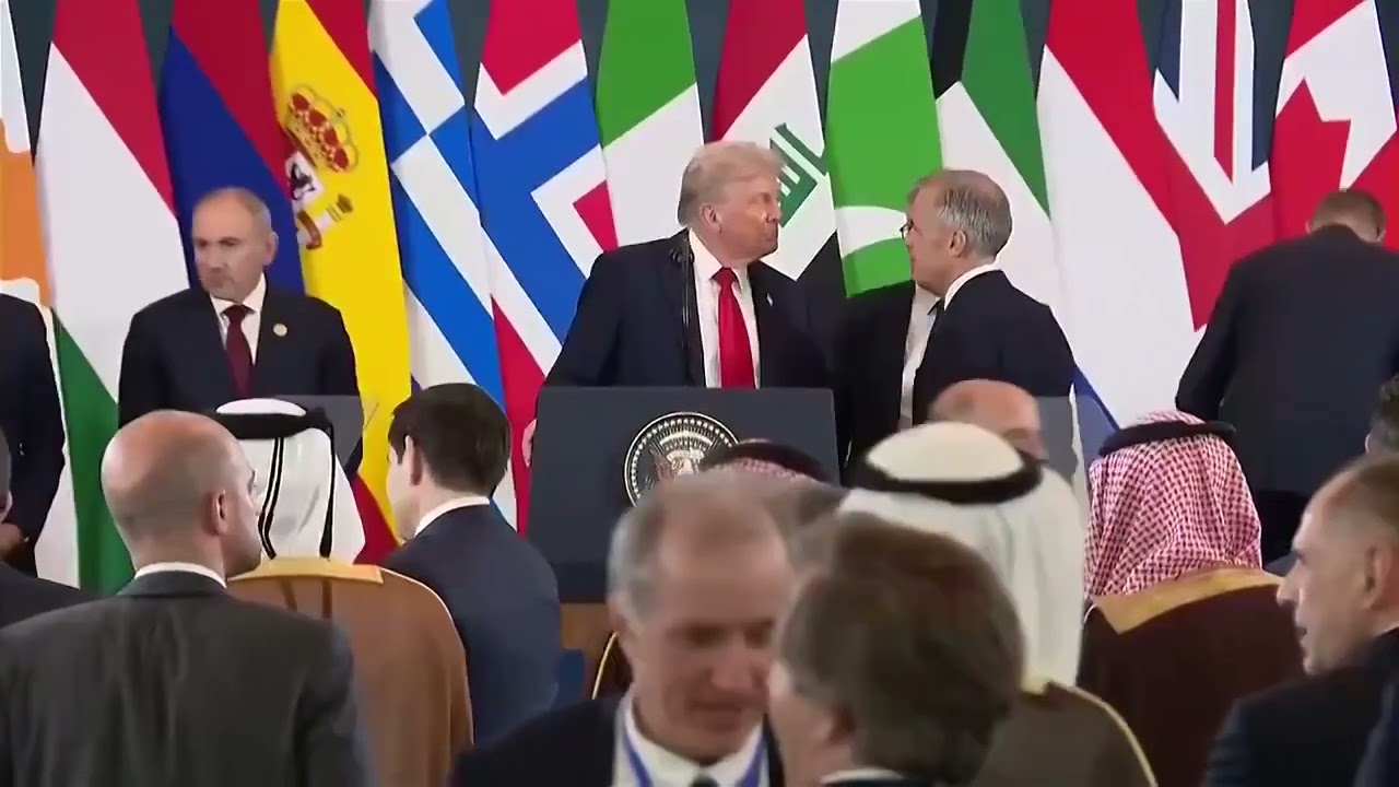 EPIC Hot Mic Moment 😂 Trump ROASTS Canadian PM Carney with a savage Trudeau dig! 🇺🇸🔥
