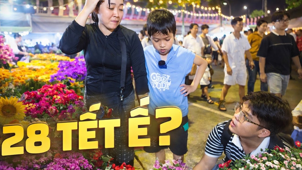 Chợ hoa Tây Ninh đêm 28 Tết: xả rẻ, chặt mai, vứt chậu?  Còn 2 NGÀY CUỐI