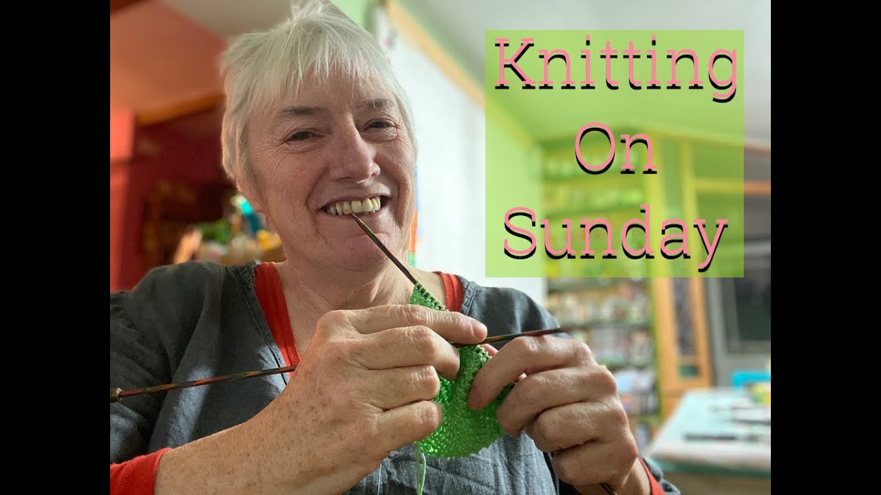 Sunday, knitting, chatting, quilting and hardly anything about the corona virus. No cats either!