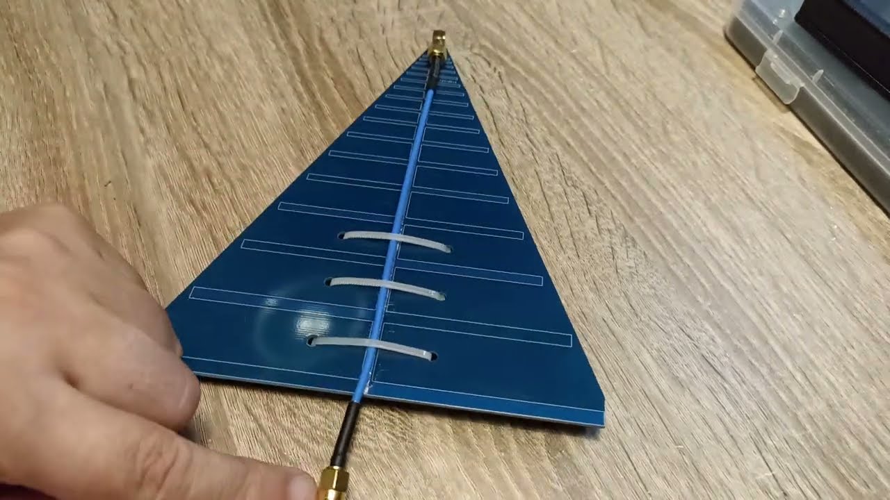 Антенна широкополосная от 900 до 6 ГГц