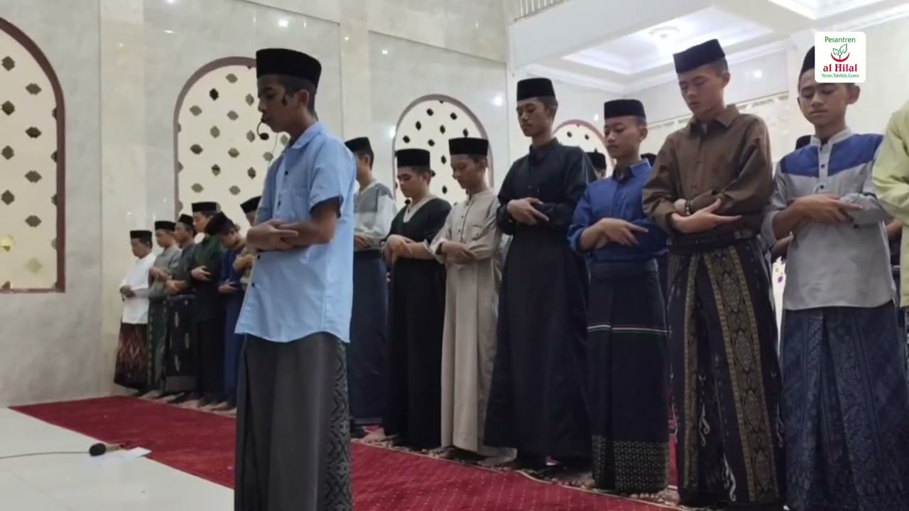 SANTRI MENJADI IMAM! INILAH SUASANA TERAWIH DI PESANTREN AL HILAL 1 CILILIN