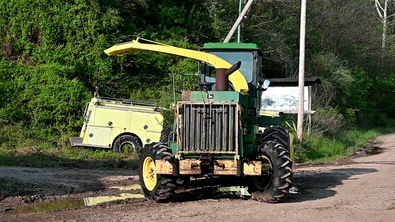 JOHN DEERE 5830 For Sale
