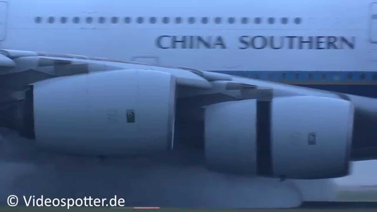 ✈ A380 FULL THRUST REVERSE on a wet runway China Southern