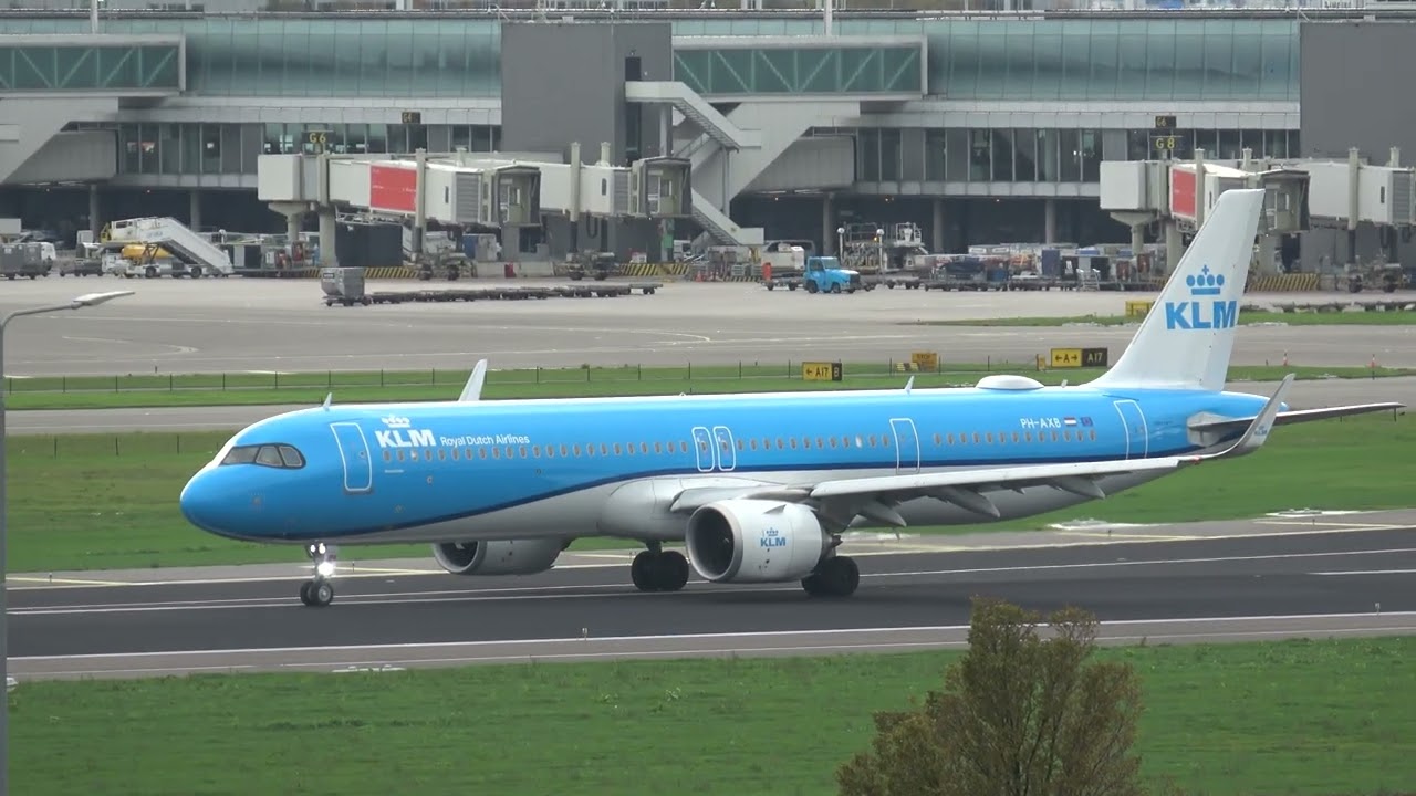 [4K] Planespotting 17-10-2025 part 1 with take-off's from runway 09 Including the retro Transavia