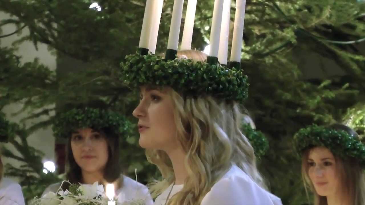 Finlands Lucia Julia Hanhikoski kröntes i Domkyrkan i Helsingfors