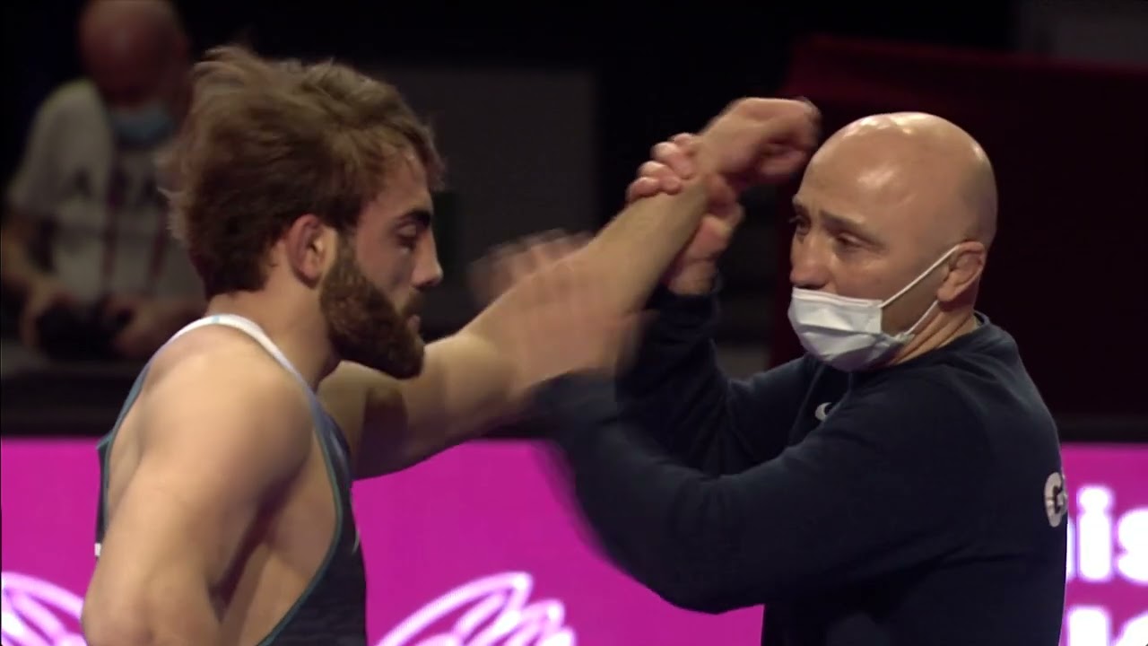 1/2 FS - 79 kg: A. GULAEV (SVK) v. N. KENTCHADZE (GEO)