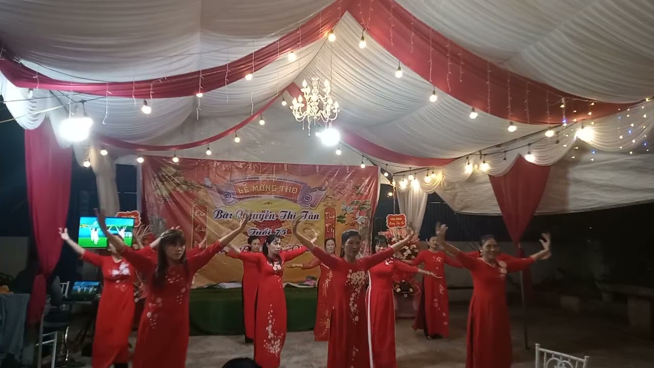 Bùi nhịp câu lạc bộ Hoa Phượng 