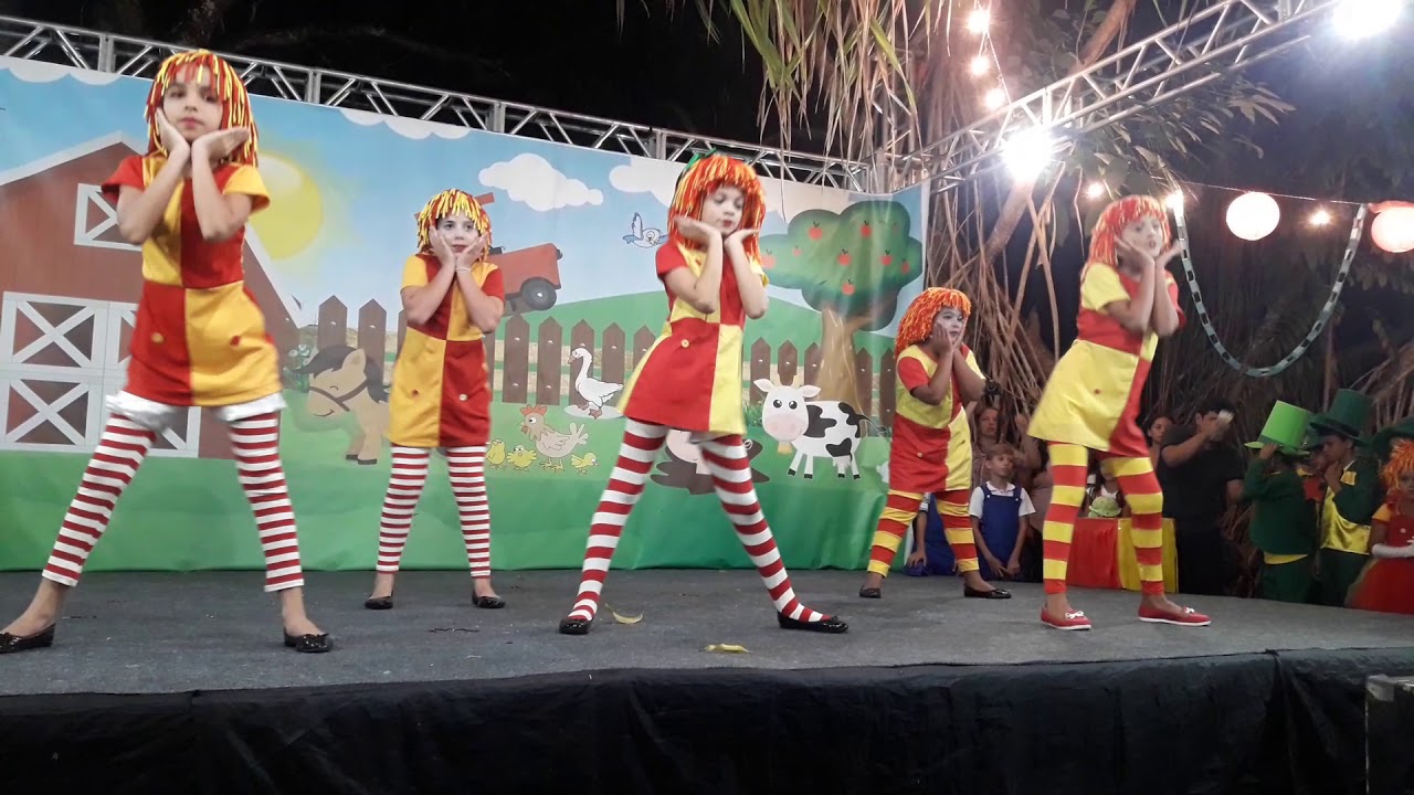Coreografia da Emília. CENTRO EDUCACIONAL ATENAS