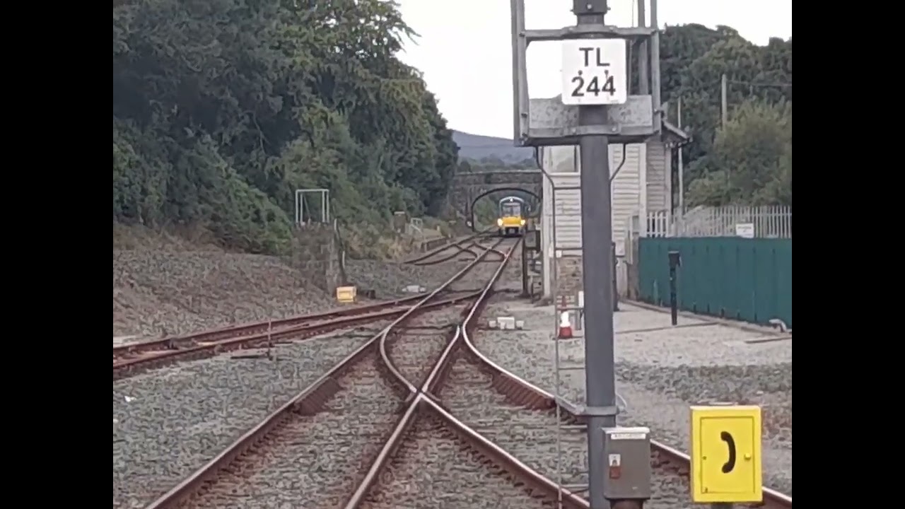 the tralee to Dublin train and the mallow to tralee arriving and departing