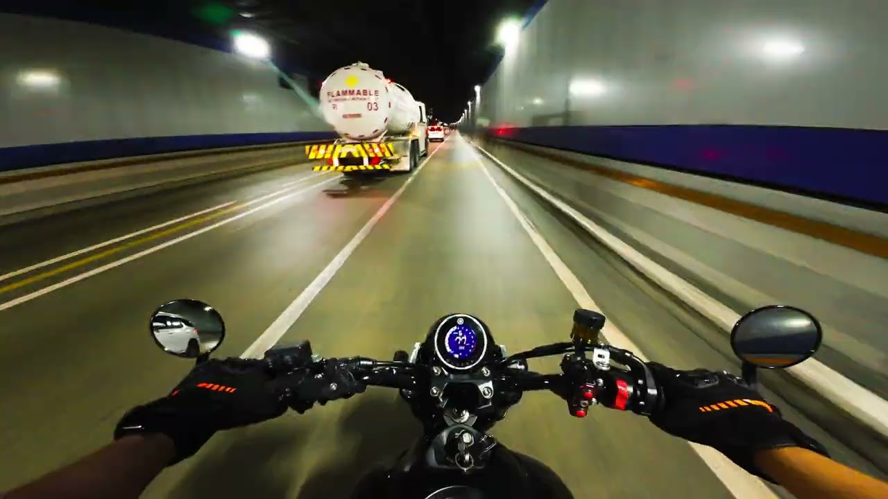 THE NIGHT AFTER CHRISTMAS | Yamaha XSR 155 POV Ride | Akrapovic Exhaust Sound