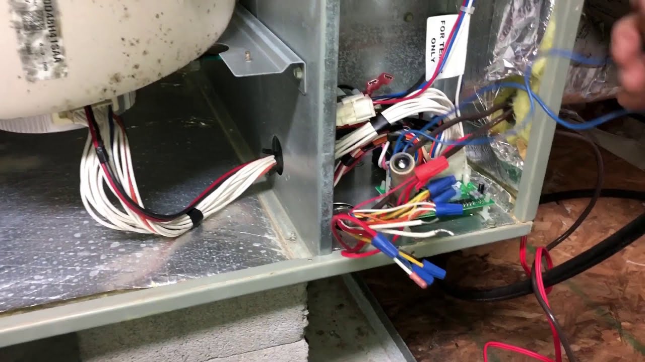 Ремонт системы теплового насоса Trane, перегорание предохранителя