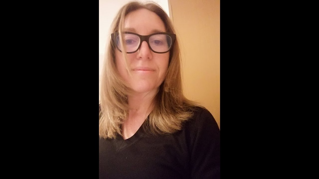 Descrivo la mia prof Claudia Fumagalli