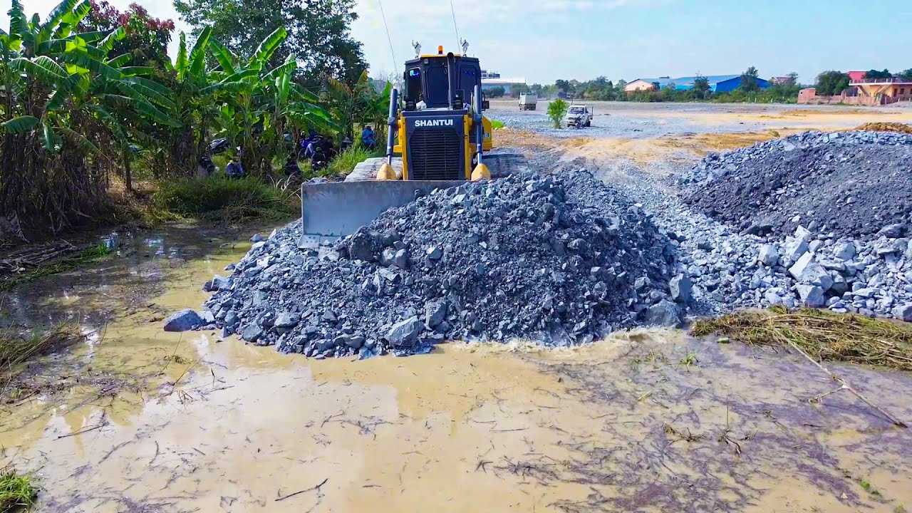 Smart SHANTUI  Dozer at Work! Stone Pushing & Dump Trucks Unloading on Landfill