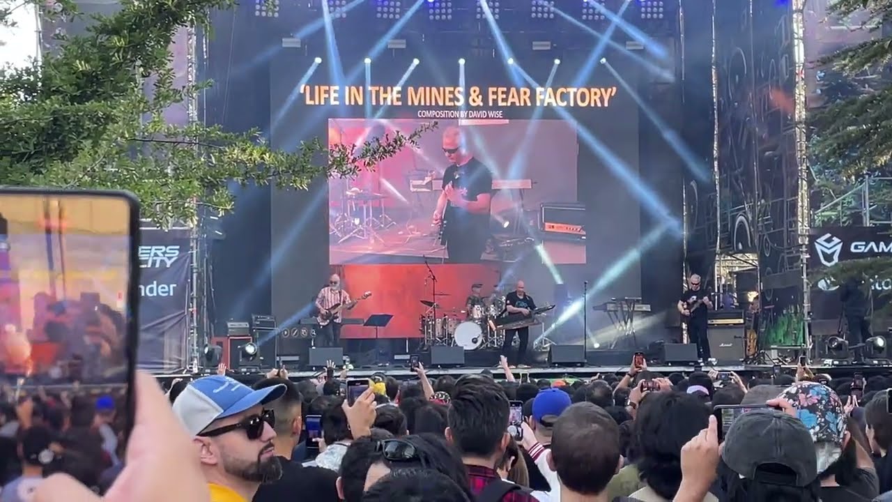 David Wise - Life in the Mines - Fear Factory (Donkey Kong Country) (Live Chile)