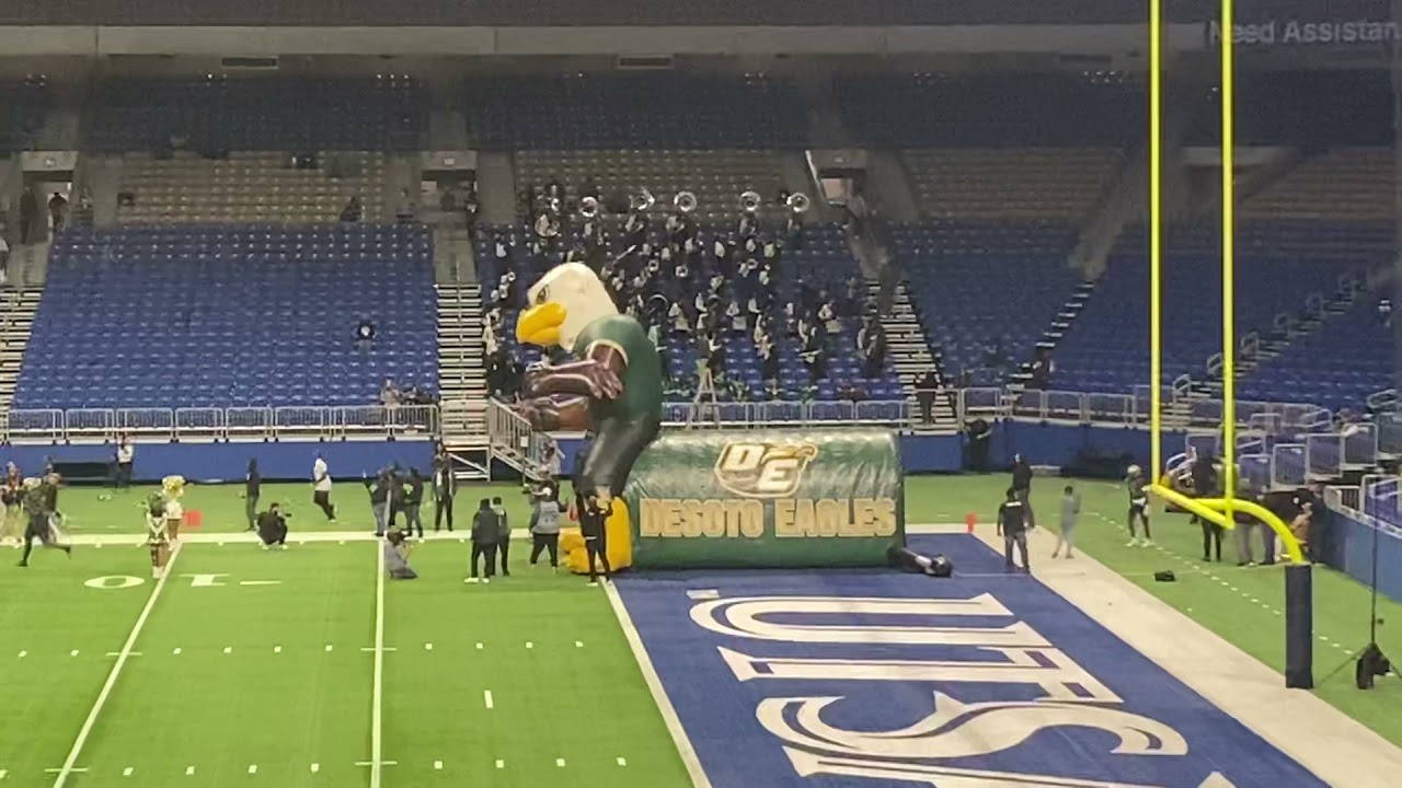 DeSoto Eagles Football Entrance | Playoffs vs Spring Westfield 2021