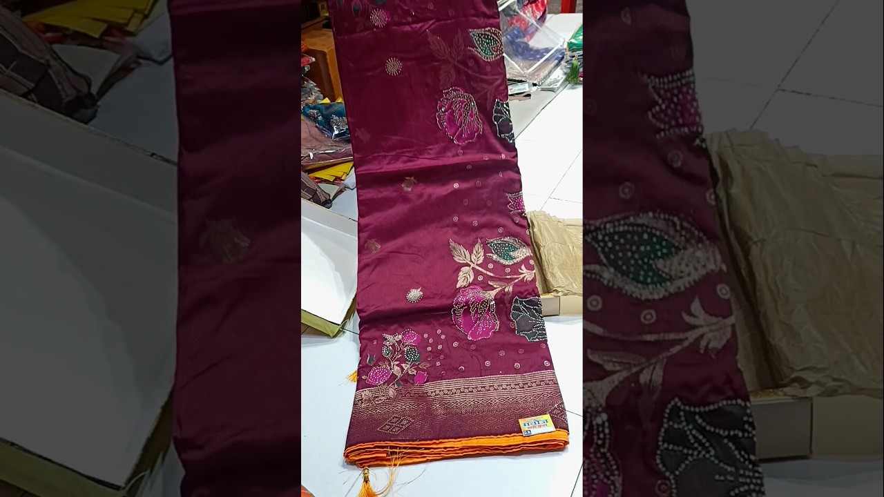A very beautiful pure dola silk saree in Vine colour and yellow contrast blouse ✨💛💜