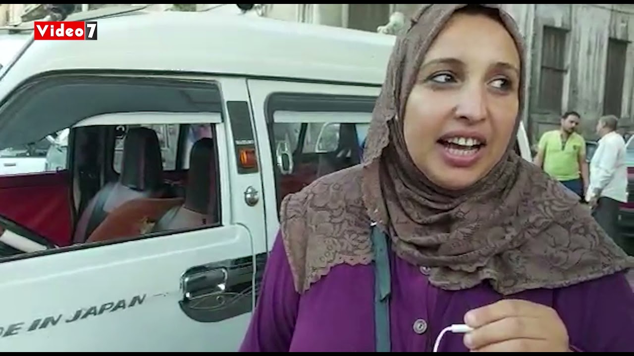 داليا أشهر سائقة ميكروباص فى الإسكندرية تعول أسرتها بعد مرض زوجها.. السائقون: أختنا