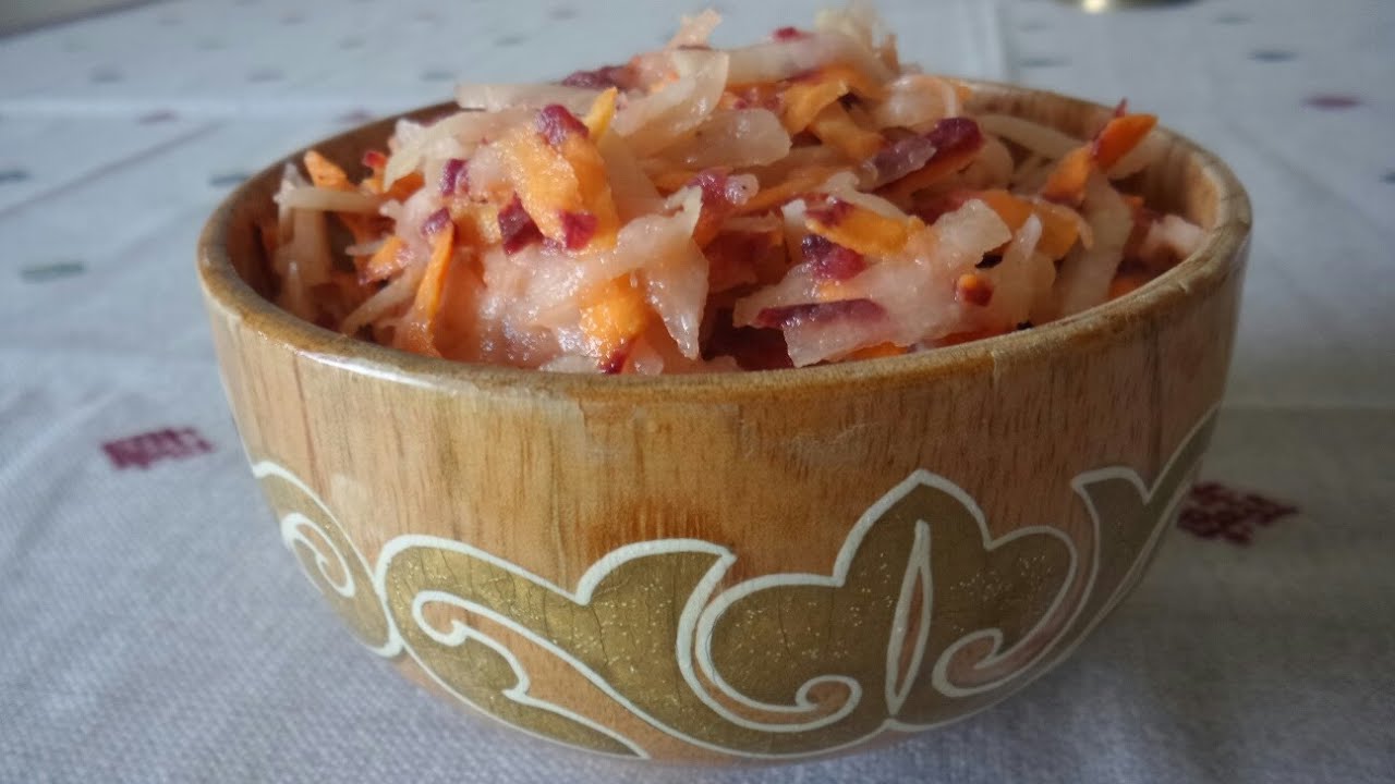 Kohlrabi and Carrot Raw Vegan Salad