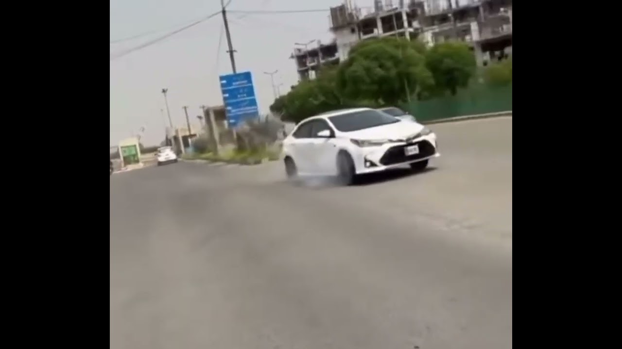 Corolla drifting in sialkot goes wrong || wrong side dirft|| #drifting