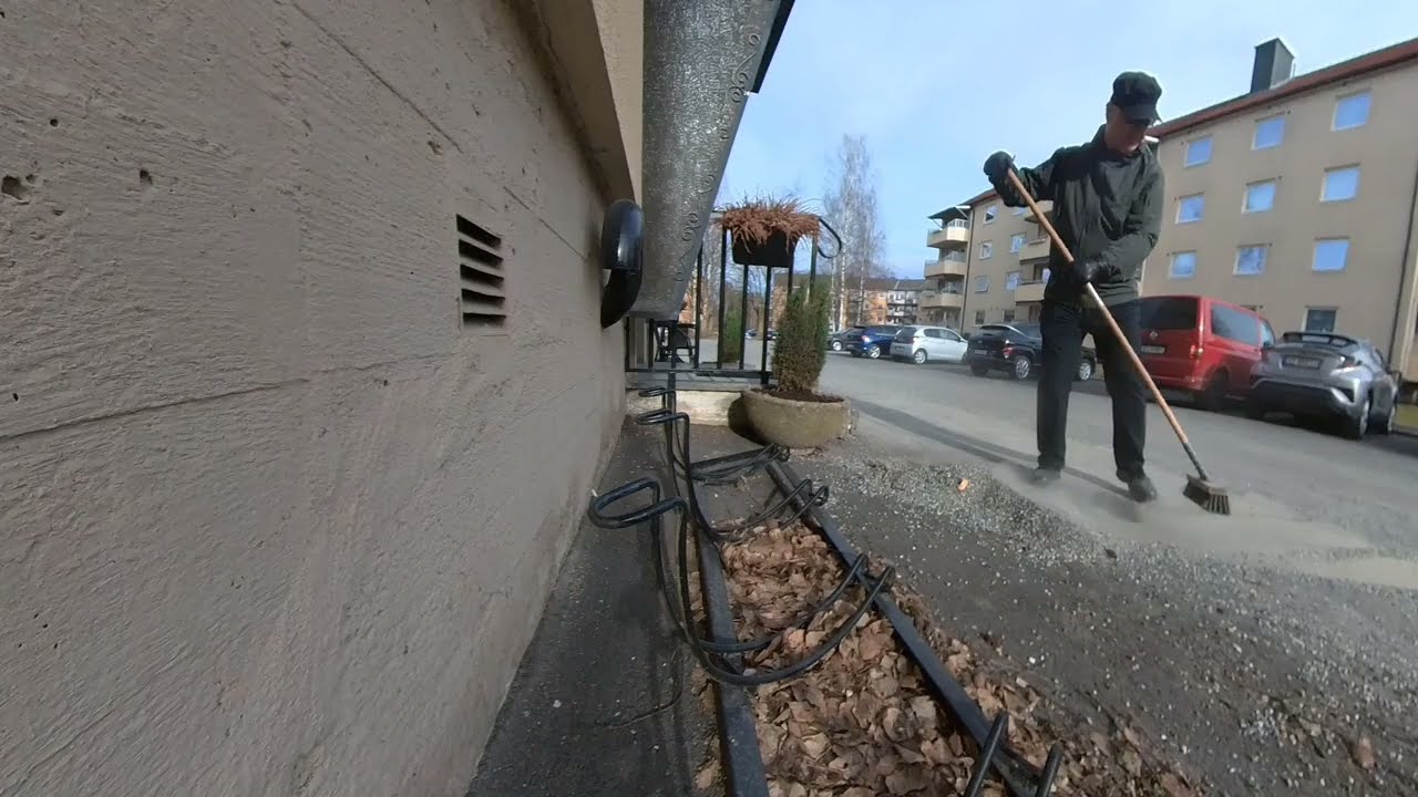 V&aring;rrengj&oslash;ring. Feiing av g&aring;rdsplass.