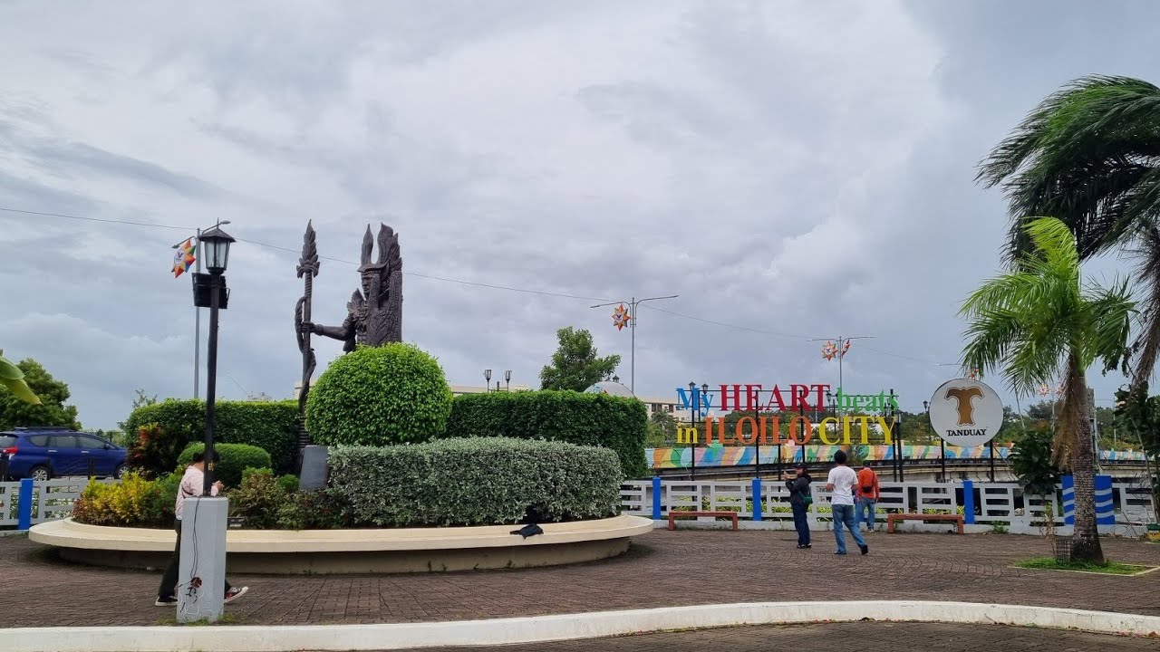 What are the interesting things to do in #iloilocityphilippines? #esplanade #moloplaza #molomansion