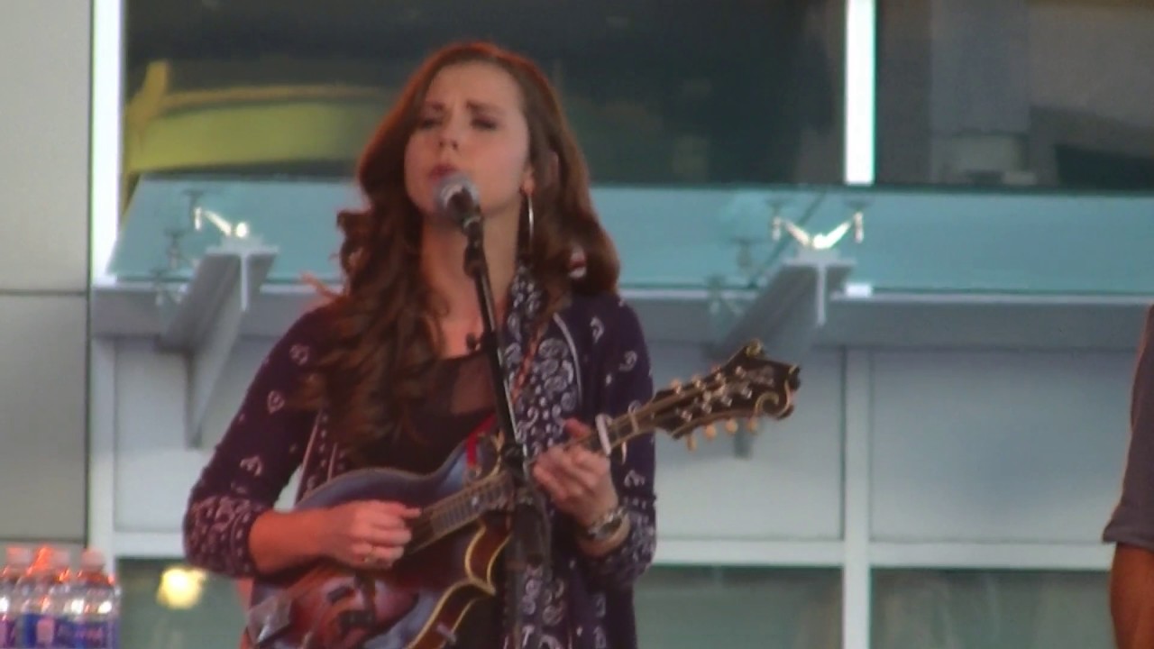 The Amazing Sierra Hull at Wide Open Bluegrass 2016