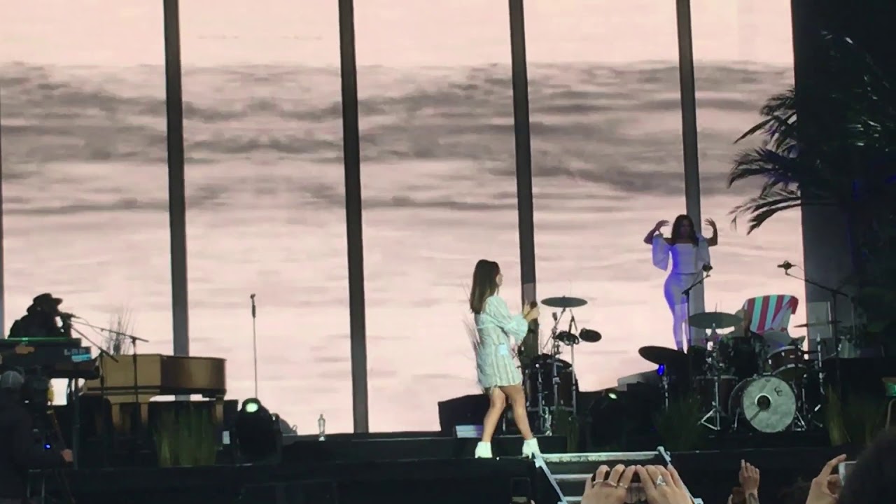 Lana Del Rey - Pretty When You Cry (Malahide Castle)