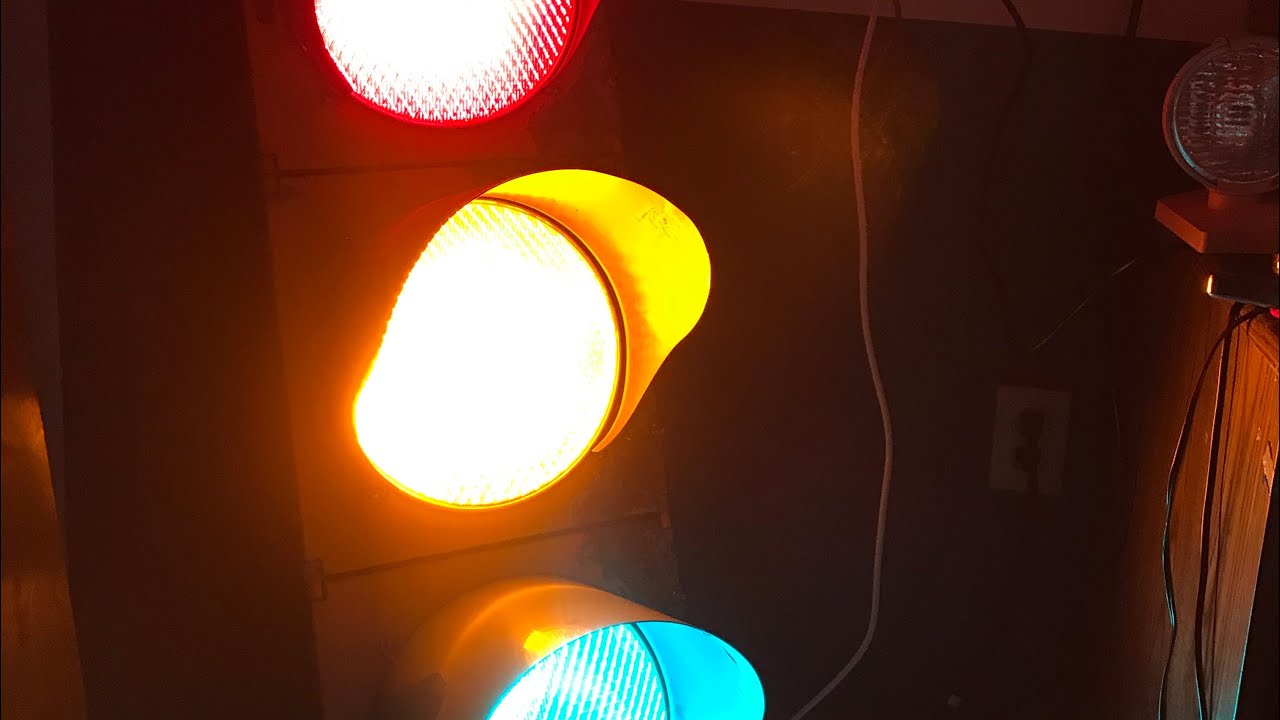 My Econolite 3-section traffic signal
