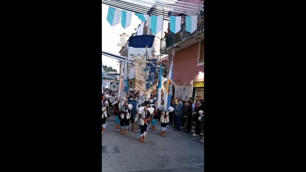 Passeggiando per Santa Lucia, ospiti squadra trombonieri e sbandieratori Sant'Anna