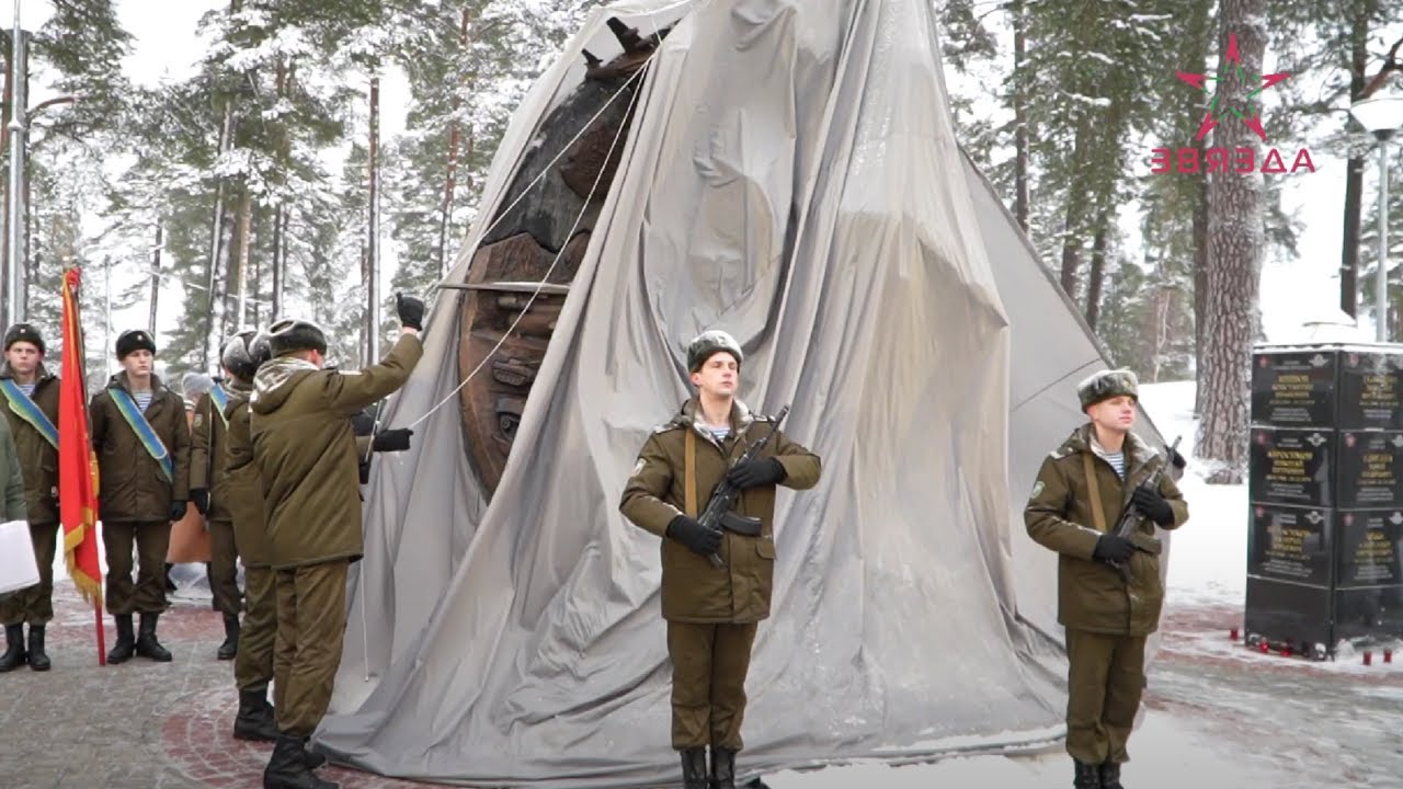 Памятный знак погибшим в Афганистане летчикам и десантникам установили в Новополоцке (27.12.2023)