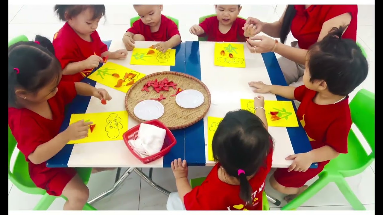 Bé làm thiệp tặng mẹ nhân ngày 20/10❤️❤️❤️