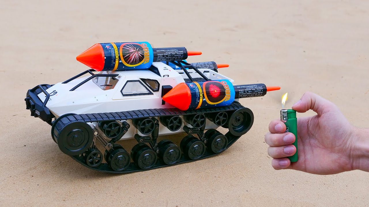 Experiment: RC Tank and XXL Rocket !