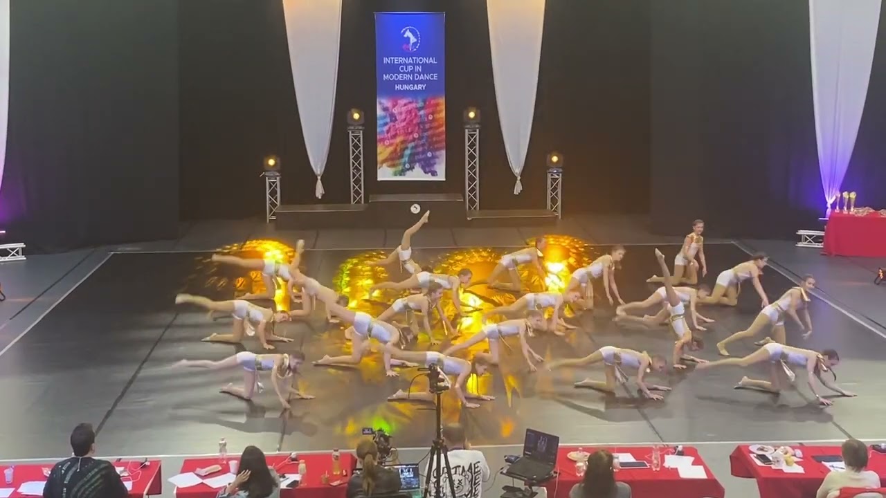 Piruett Tánc Stúdió: Cleopatra acro dance formation youth