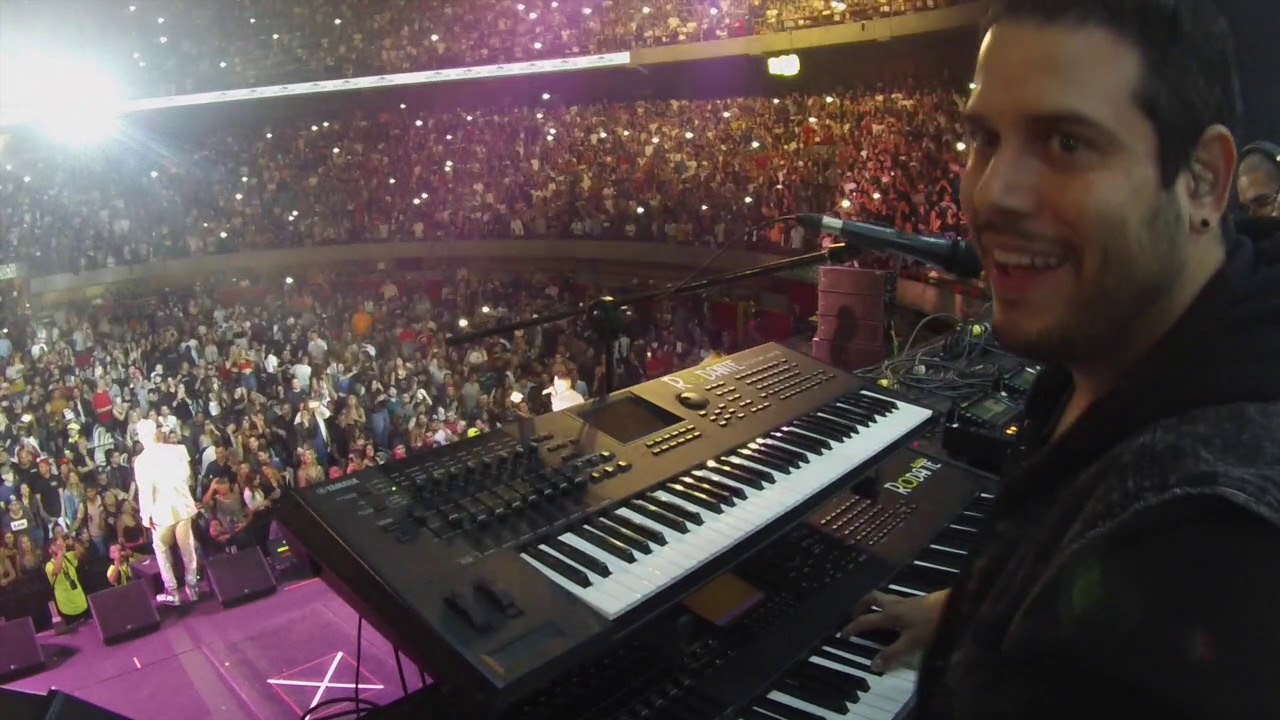 WISIN Y YANDEL - MIRALA BIEN EN VIVO