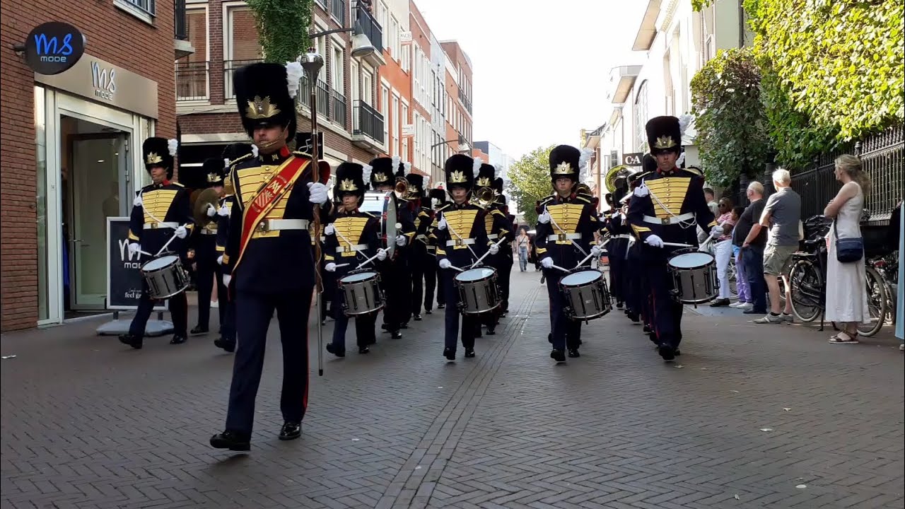 Adest Musica 2023 - streetparade Leeuwarden