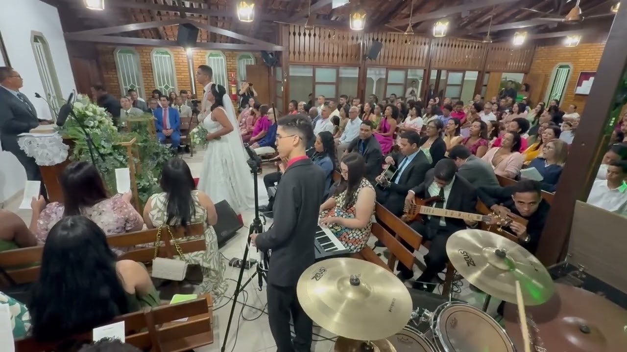 05 Jesus te entronizamos aqui entre nós