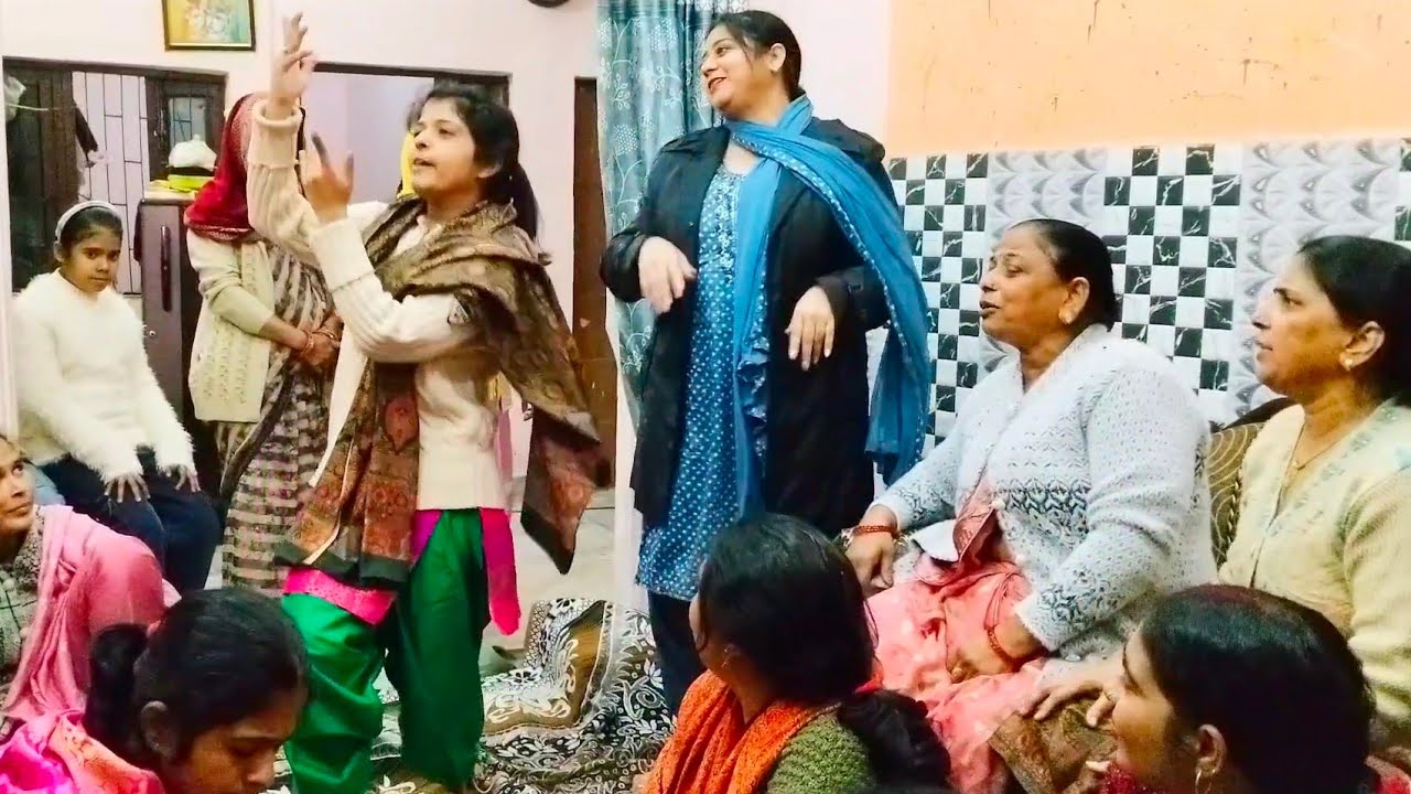 #देहाती मस्ती भरा डांस 😀🤣😎 ढोलक वाले नाच की तो बहुत देखे होंगे पर इतना मजेदार डांस नहीं देखा होगा