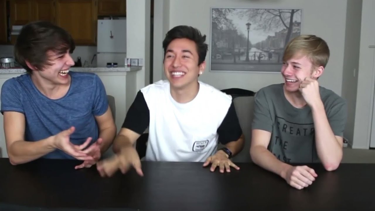 Things Girls Do That Turn Guys Off | ft. BrennenTaylor // Sam and Colby *REUPLOAD*