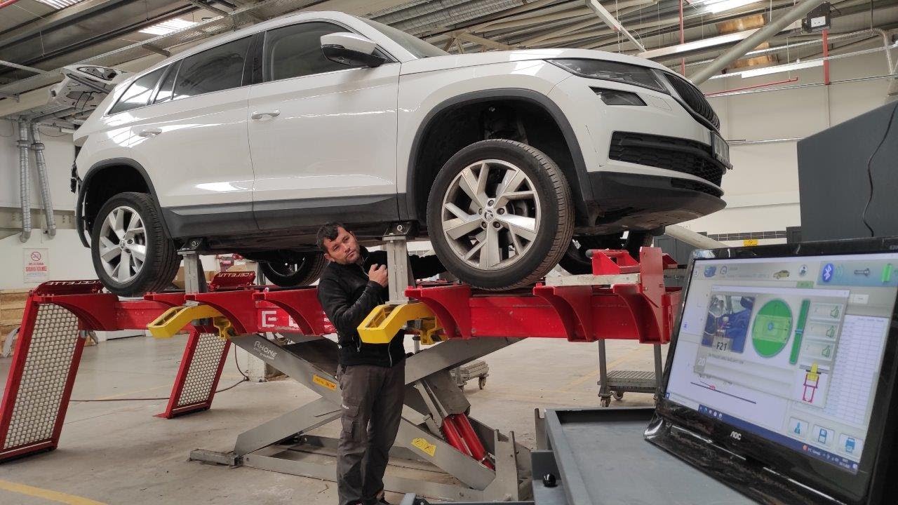 Skoda Kodiaq Aracının Şasi Düzeltme Tezgahına Bağlantısı Sonrası Çektirme ve Şasi Ölçümü Yapılması